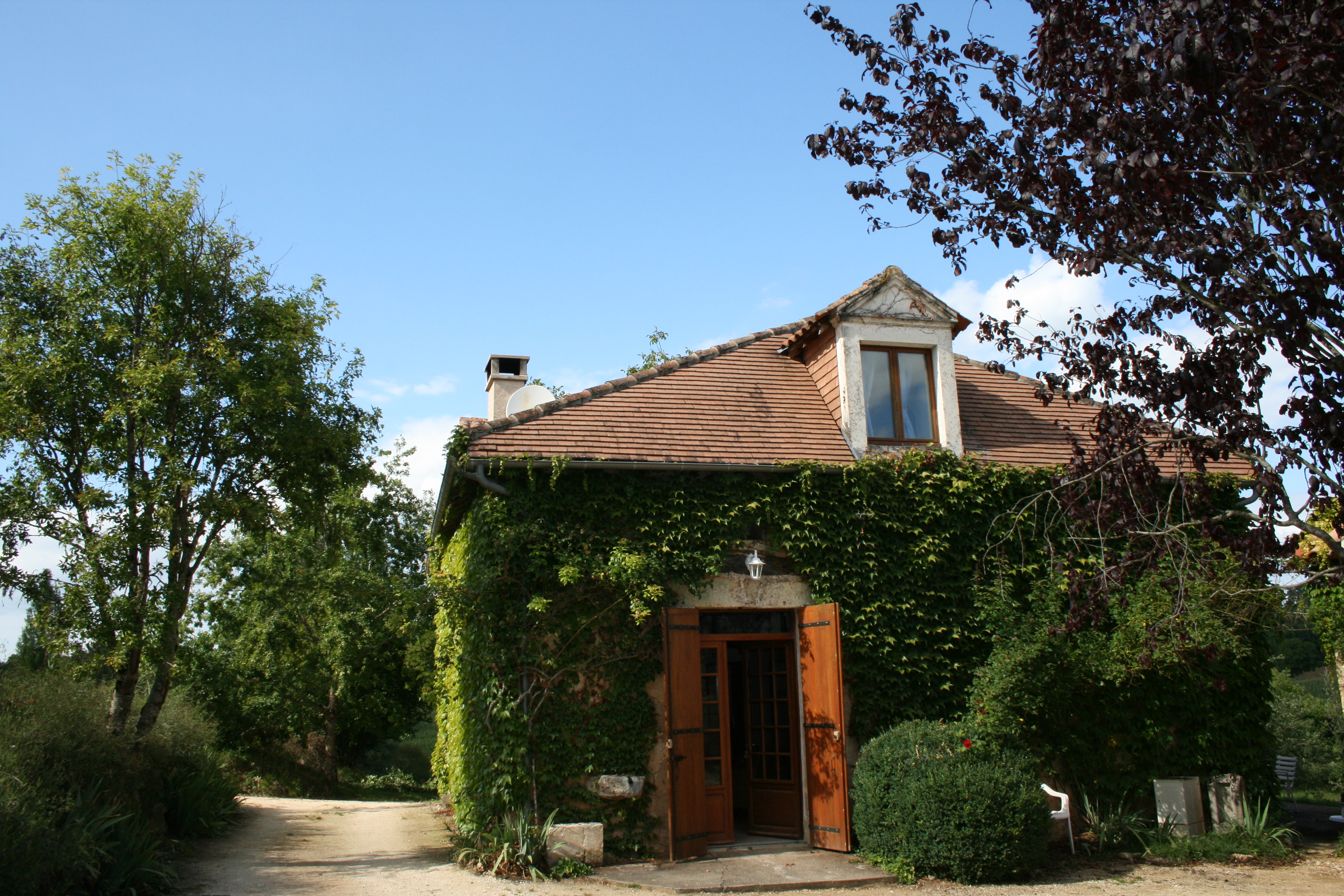 Notre charmant gite en pierre offre le refuge idéal pour vos prochaines vacances en Dordogne